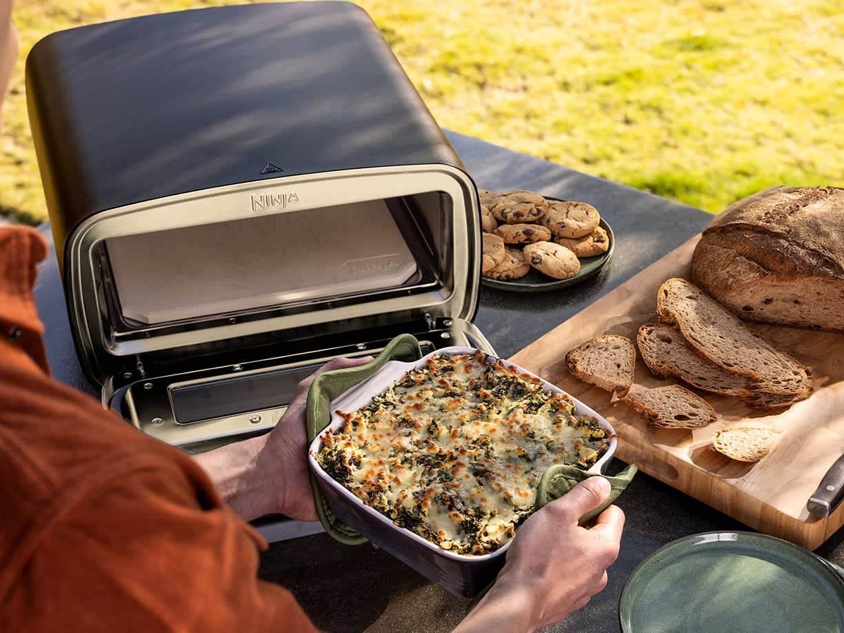 Ninja Artisan Electric Outdoor Pizza Oven & Air Fryer – British